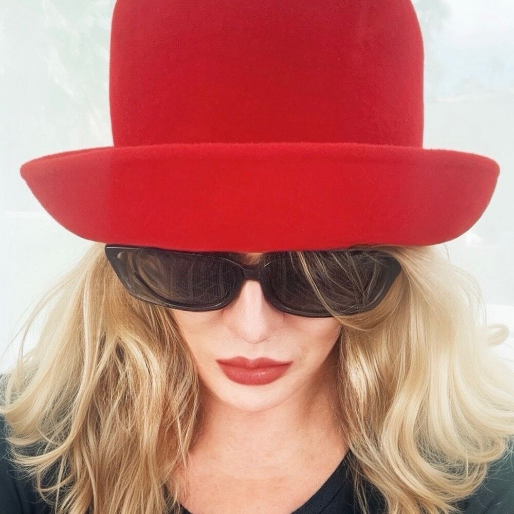 Eric Javits NOS Red Felt Cloche Hat | 1999 | Includes Sunglasses Pictured - Picture 4 of 7